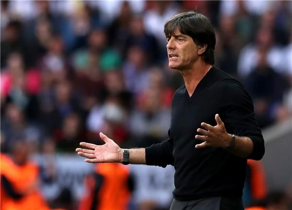 لوف خلال مباراة اليوم