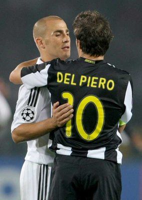 القائد ديل بييرو مع نجم اليوفي السابق كانافارو