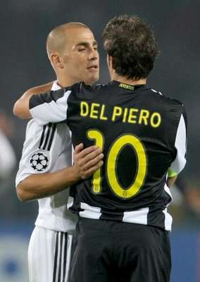 القائد ديل بييرو مع نجم اليوفي السابق كانافارو