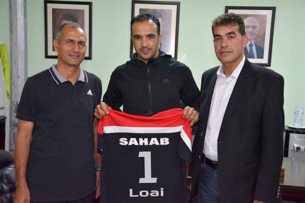 صورة حصرية لكووورة بعد توقيع العمايرة