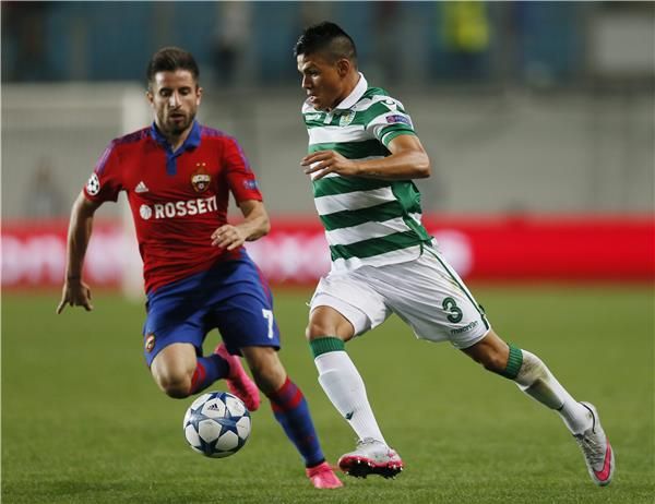 جوناثان سيلفا (يمين)