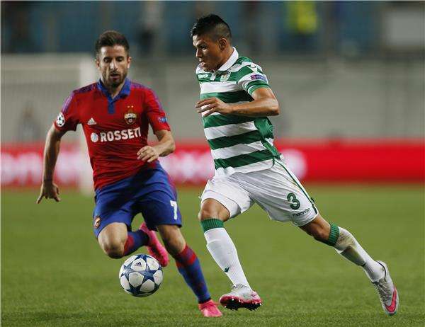 جوناثان سيلفا (يمين)