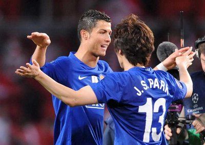 رونالدو وبارك قادا مانشستر يونايتد للنهائي الثاني على التوالي