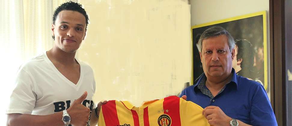 يوسف بن علي صحبة رئيس الترجي حمدي المدب بعد امضاء العقد 