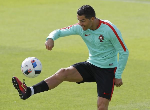2016-06-29t092151z_1346217147_lr1ec6t0q05pm_rtrmadp_3_soccer-euro-por_reuters