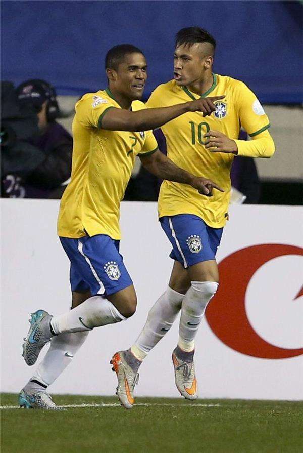  نيمار ودوجلاس كوستا 