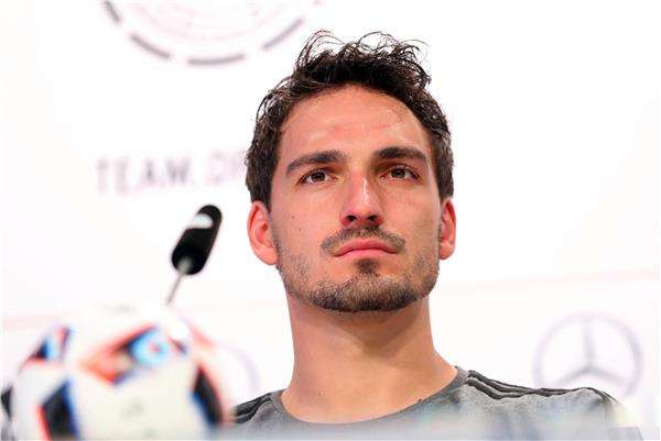 هوميلز فى المؤتمر الصحفى 