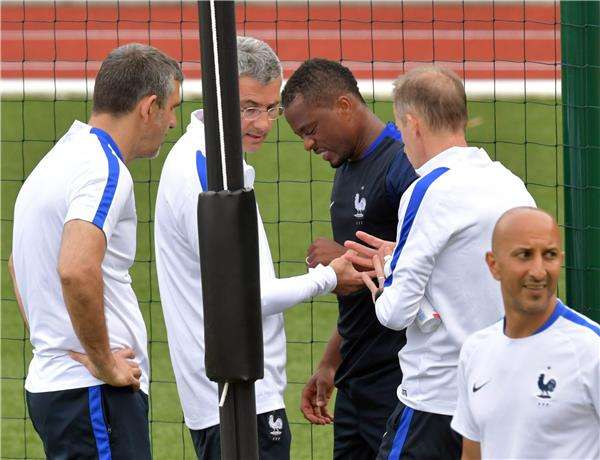 إيفرا يتألم