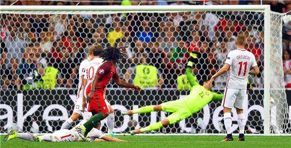 لحظة تسجيل ريناتو سانشيز  للهدف