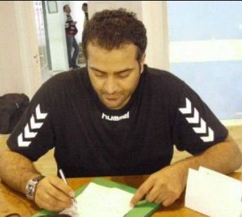 ذاكر السبوعي عند توقيع العقد