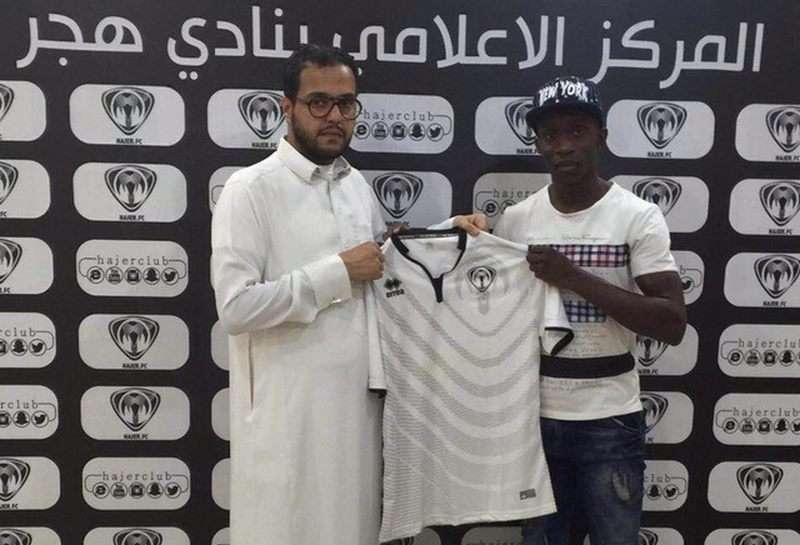 هوساوي خلال توقيع عقده مع هجر 