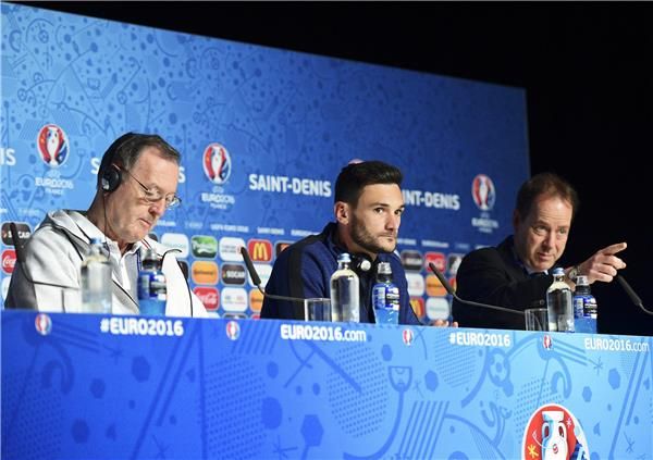 هوجو لوريس فى المؤتمر الصحفى 