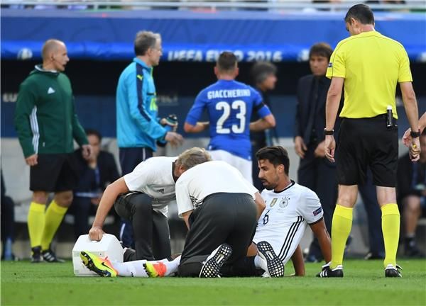 خضيرة يخرج مصابا من المباراة