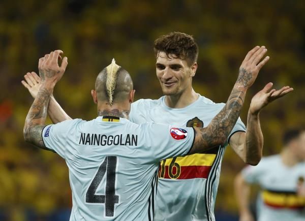 توماس مونيير (يمين)