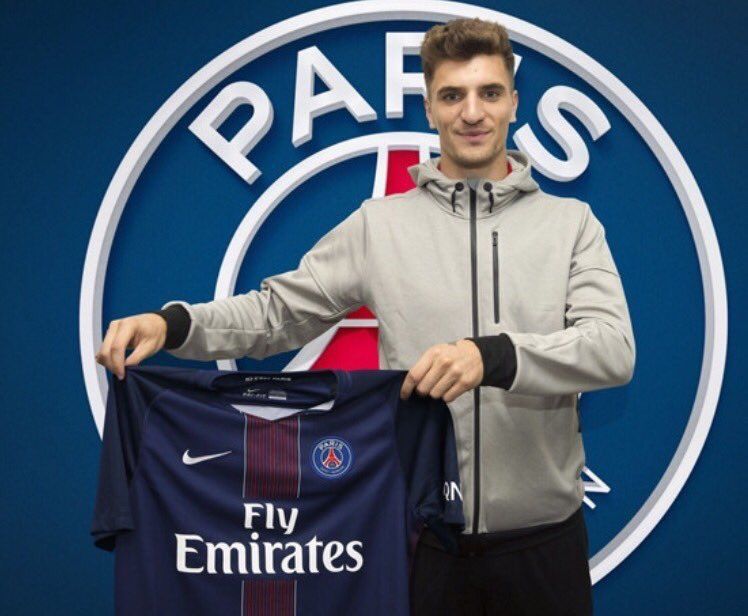 مونيير بقميص باريس سان جيرمان