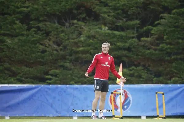 ?i=reuters%2f2016-07-04%2f2016-07-04t100554z_996423074_lr1ec740s1jwn_rtrmadp_3_soccer-euro-wal_reuters