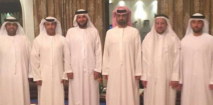 الشيخ عمار بن حميد رفقة أعضاء مجلس إدارة نادي عجمان
