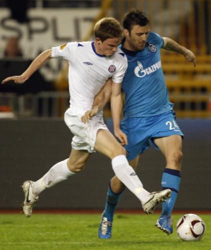 مارين توماسوف (يسار)