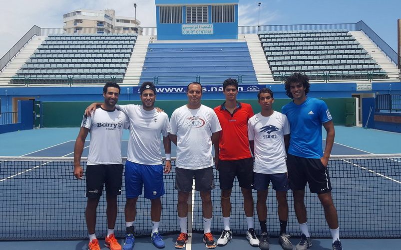 عادل إبراهيم يتوسط لاعبي منتخب تونس