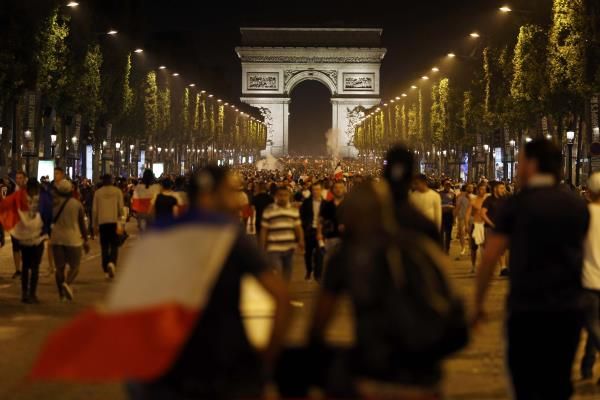 2016-07-07t230534z_966459202_lr1ec771s4zni_rtrmadp_3_soccer-euro-fans_reuters
