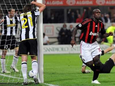 كلارنس سيدورف وفرحة الهدف الاول لنادي ميلان