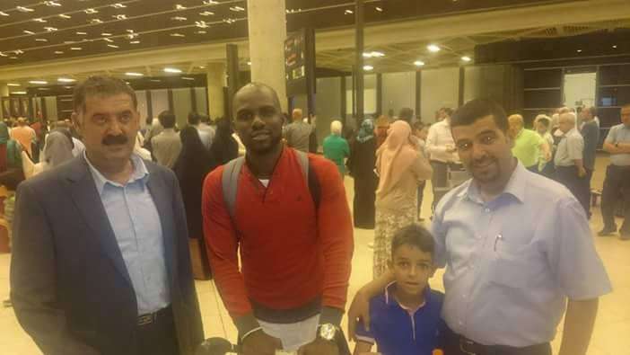 العجلوني يستقبل ايمانويل في المطار