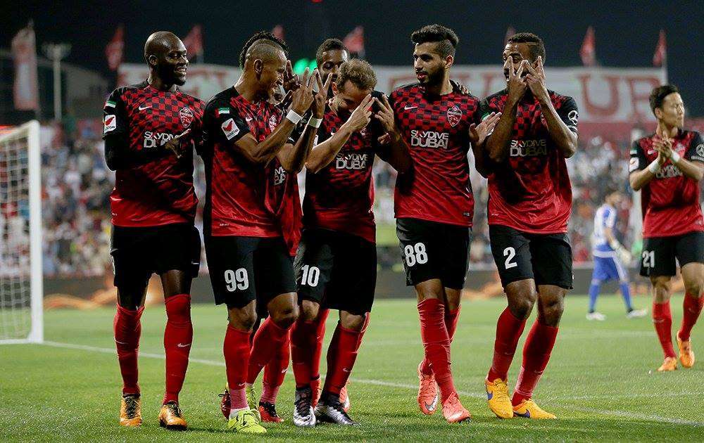 لاعبو الأهلي الإماراتي