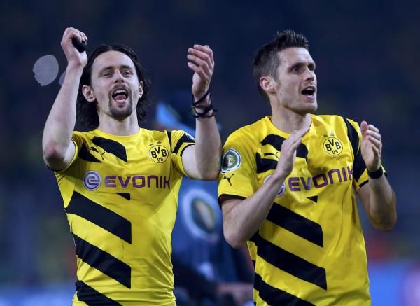 نيفن سوبوتيتش (يسار)