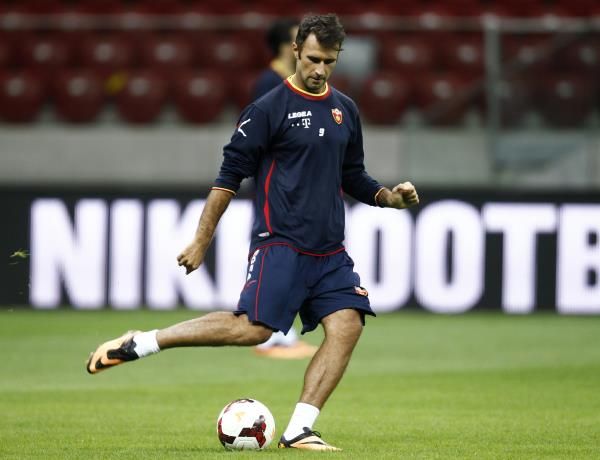 2013-09-05t191501z_764459856_gm1e99608vq01_rtrmadp_3_soccer-world_reuters