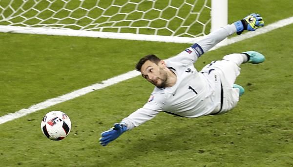 2016-07-10t213358z_564724350_lr1ec7a1nwbai_rtrmadp_3_soccer-euro-por-fra_reuters