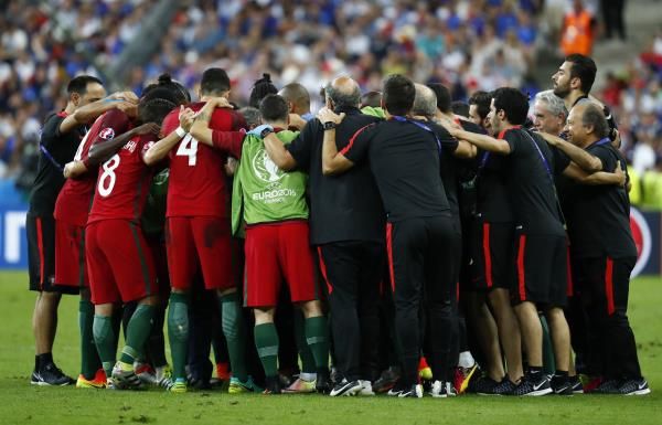 فرحة المنتخب البرتغالي بالتتويج