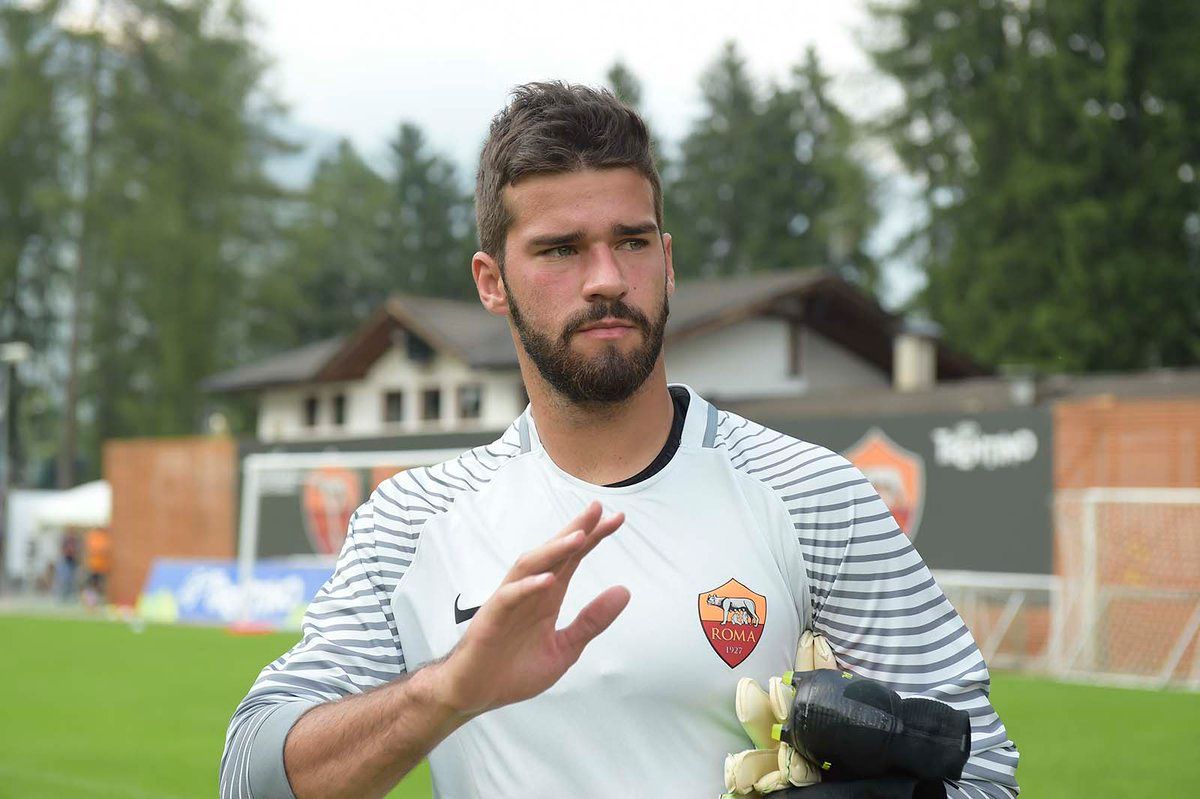 أليسون بيكر