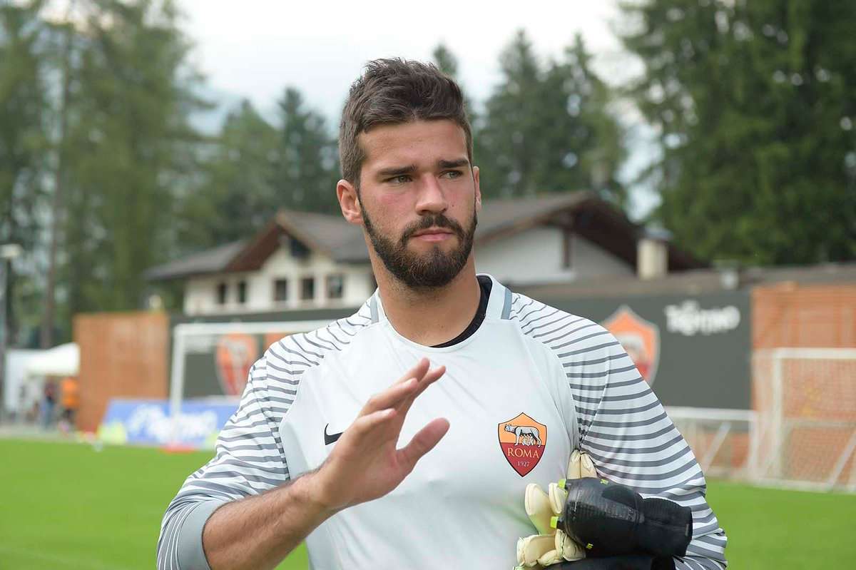 أليسون بيكر