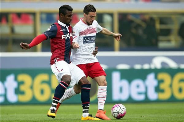 سيموني فيردي في مباراة بولونيا أمام كاربي