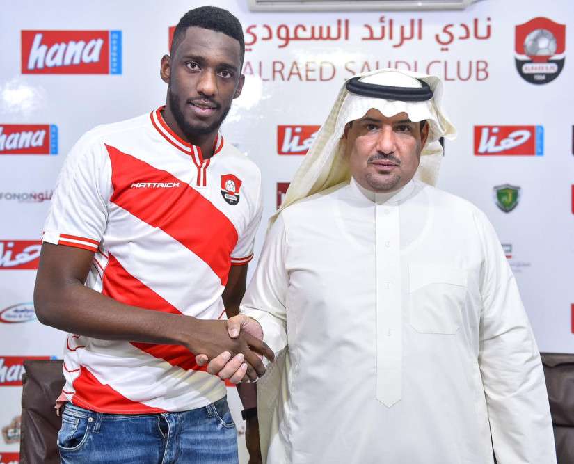 متعب شراحيلي أثناء تقديمه