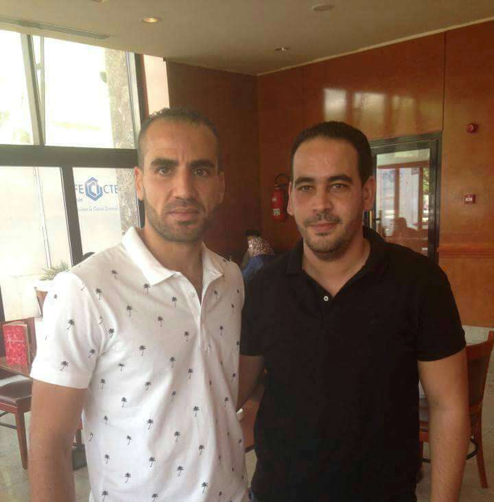 زياد الشاوش بعد امضاء العقد مع رئيس مستقبل قابس غسان المرزوقي 