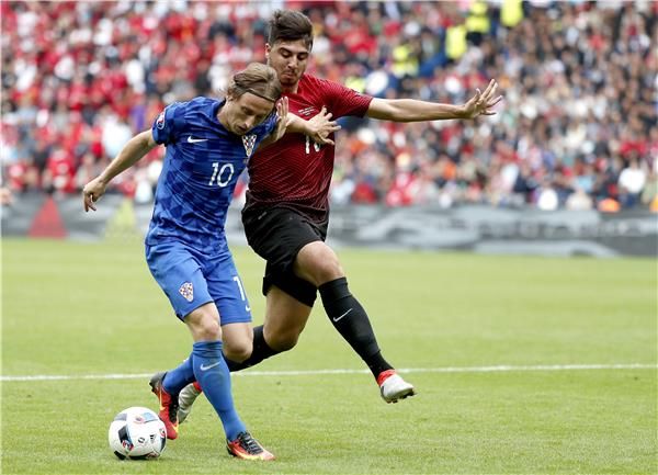 طوفان ومودريتش