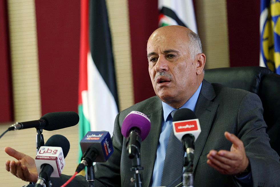 الرجوب يتحدث في المؤتمر الصحفي