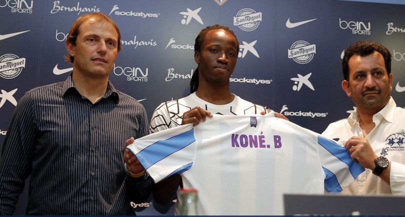 باكاري كوني أثناء تقديمه