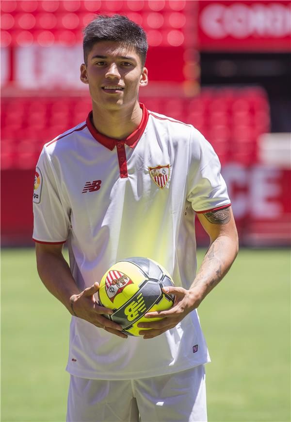 خواكين كوريا أثناء تقديمه