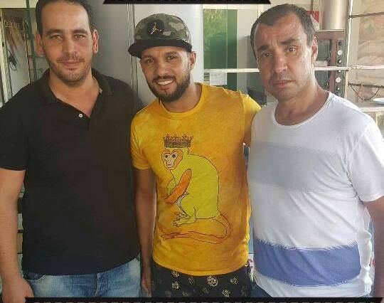 أمير العمرني مع رئيس مستقبل قابس (على اليسار)