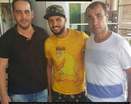 أمير العمرني مع رئيس مستقبل قابس (على اليسار)