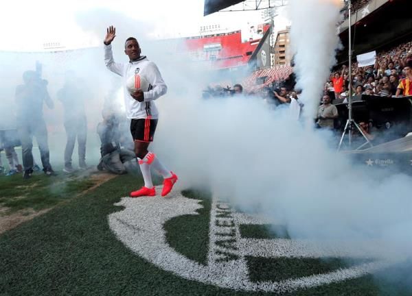 تقديم لويس ناني