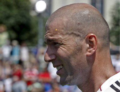 الأسطورة الفرنسية زين الدين زيدان نجم يوفنتوس السابق