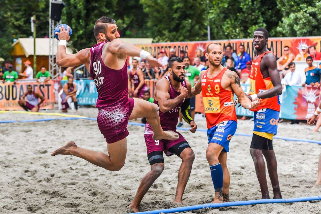 من مباراة اسبانيا و قطر 