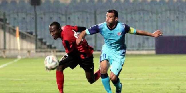 سيريل بيالا (يسار)