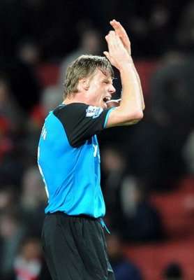 مارتين لاورسن بقميص فريق استون فيلا