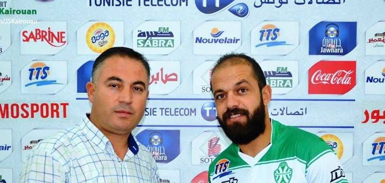 برهان غنام بزي شبيبة القيروان  صحبة رئيس النادي مراد بالاكحل بعد امضاء العقد 