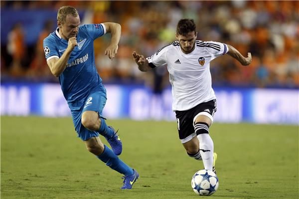 بابلو بياتي (يمين)