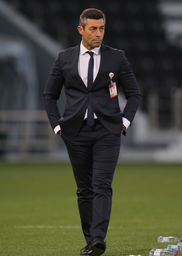 بيدرو كايشينيا مدرب الفريق